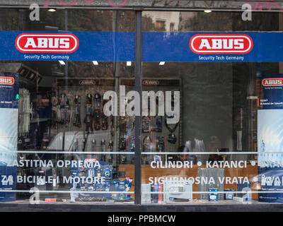 Belgrad, SERBIEN - September 24, 2018: Logo von Abus auf Ihren Shop in Belgrad. Abus ist ein deutscher Hersteller von präventiven Sicherheit Geräte, vor allem Stockfoto