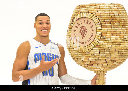 Orlando, Florida, USA. 24. September, 2018. Aaron Gordon posieren für Fotos während der Tag an den Amway Center in Orlando, Florida. Photo Credit: Marty Jean-Louis Credit: Marty Jean-Louis/Alamy leben Nachrichten Stockfoto