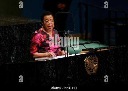 (180924) - DIE VEREINTEN NATIONEN, Sept. 24, 2018 (Xinhua) - Graca Machel, der Witwe von Nelson Mandela, Adressen der Nelson Mandela Peace Summit während der jährlichen Top der laufenden UN-Generalversammlung treffen auf das UN-Hauptquartier in New York, Sept. 24, 2018. Generalsekretär der Vereinten Nationen, Antonio Guterres sagte Montag, Nelson Mandela die höchsten Werte der Welt Körper verkörpert, in Erinnerung an den Verstorbenen Südafrikanischen Führer, ein Markenzeichen im Kampf gegen die Apartheid war. (Xinhua/Li Muzi) Stockfoto