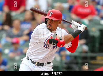 Arlington, Texas, USA. 23 Sep, 2018. Texas Rangers first baseman Ronald Guzman (67) Während der MLB Spiel zwischen der Seattle Mariners und der Texas Rangers bei Globe Life Park in Arlington, Texas. Texas gewann 6-1. Tom Sooter/CSM/Alamy leben Nachrichten Stockfoto