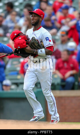 Arlington, Texas, USA. 23 Sep, 2018. Texas Rangers shortstop Jurickson Profar (19) Während der MLB Spiel zwischen der Seattle Mariners und der Texas Rangers bei Globe Life Park in Arlington, Texas. Texas gewann 6-1. Tom Sooter/CSM/Alamy leben Nachrichten Stockfoto