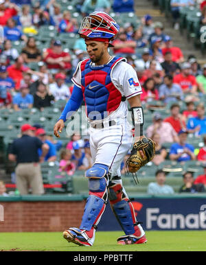 Arlington, Texas, USA. 23 Sep, 2018. Texas Rangers catcher Robinson Chirinos (61) Während der MLB Spiel zwischen der Seattle Mariners und der Texas Rangers bei Globe Life Park in Arlington, Texas. Texas gewann 6-1. Tom Sooter/CSM/Alamy leben Nachrichten Stockfoto