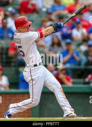 Arlington, Texas, USA. 23 Sep, 2018. Texas Rangers outfielder Carlos Tocci (15) Während der MLB Spiel zwischen der Seattle Mariners und der Texas Rangers bei Globe Life Park in Arlington, Texas. Texas gewann 6-1. Tom Sooter/CSM/Alamy leben Nachrichten Stockfoto