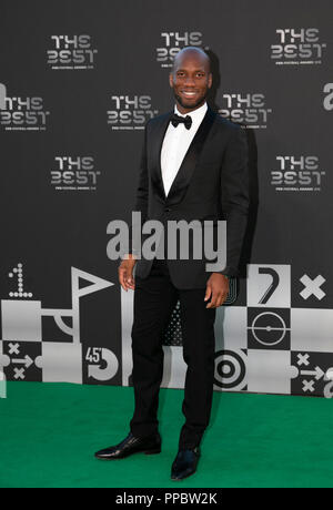 London, Großbritannien. 24 Sep, 2018. Didier Drogba kommt auf den grünen Teppich vor der beste FIFA Football Awards 2018 in London, Großbritannien an Sept. 24, 2018. Credit: Han Yan/Xinhua/Alamy leben Nachrichten Stockfoto