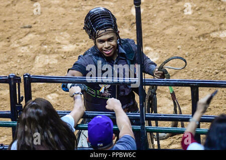 Fairfax, Virginia, USA. 23 Sep, 2018. KEYSHAWN WHITEHORSE grüßt Fans während der zweiten Nacht der Konkurrenz an EagleBank Arena in Fairfax, Virginia statt. Credit: Amy Sanderson/ZUMA Draht/Alamy leben Nachrichten Stockfoto