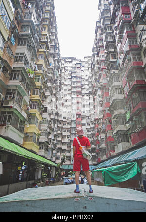 Hong Kong. 25 Sep, 2018. Hongkong, China - Die Quarry Bay Monster Gebäude in Hong Kong, China, hatten die Dreharbeiten für den Film Transformator. Die Hulking Riese ist eigentlich fünf miteinander verbundene Türme in den 1960er Jahren gebaut. Credit: SIPA Asien/ZUMA Draht/Alamy leben Nachrichten Stockfoto