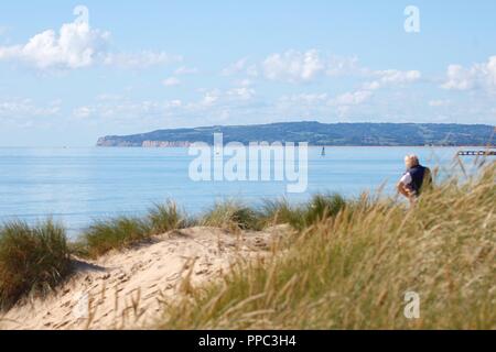 Sturz, East Sussex, UK. 19 Sep, 2018. UK Wetter: schönen sonnigen Tag am Strand von Camber Sands mit Menschen genießen die heißen sonnigen, herbstlichen Wetter. Eine Gruppe von Künstlern die Möglichkeit, die atemberaubende Aussicht mit Öl auf Leinwand zu malen. © Paul Lawrenson 2018, Foto: Paul Lawrenson/Alamy leben Nachrichten Stockfoto