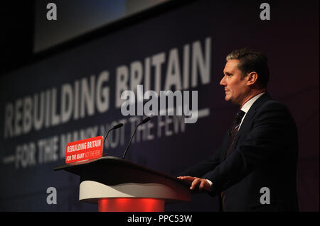 Liverpool, England. 25. September, 2018. Keir Starmer, Schatten Staatssekretär für die Europäische Union zu verlassen, liefert seine Rede zum Thema "Brexit und die Wirtschaft', um die Konferenz, auf der Sitzung am Morgen des dritten Tages vor der jährlichen Konferenz der Labour Party an der ACC Conference Center. Kevin Hayes/Alamy leben Nachrichten Stockfoto