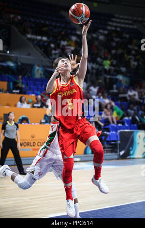 Teneriffa, Spanien. 25 Sep, 2018. Wang Siyu von China konkurriert in der Gruppe D Match zwischen China und Senegal an der FIBA Frauen 2018 Basketball WM in Santiago Martin in San Cristobal de La Laguna in Teneriffa, Spanien, Sept. 25, 2018. Credit: Zheng Huansong/Xinhua/Alamy leben Nachrichten Stockfoto