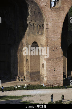 Italien. Rom. Basilika von Maxentus und Konstantin, 308-312. Die Ruinen. Das Forum Romanum. Stockfoto