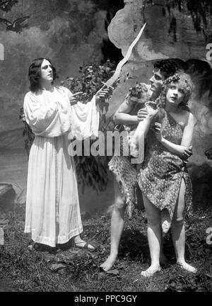 Theater, Adam und Eva, die Vertreibung aus dem Paradies, 1920er Jahre, Deutschland Stockfoto