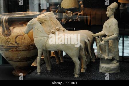 Montage ein vier-Pferd Chariot Athene. Ca. 510-460 v. Chr.. Terrakotta. Aus Mersinaki, Zypern. Museum des Mittelmeers und vorderasiatischen Altertümer. Stockholm. Schweden. Stockfoto