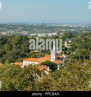 Hohe perspektivische Ansicht von Sintra Rathaus barocke Gebäude, Portugal. Stockfoto