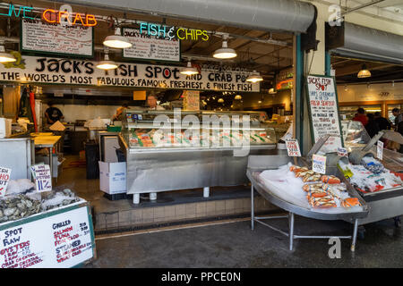 Fisch's shop Jack Fisch Punkt auf dem Pike Place Straße in die Ecke, Pike Place Market, Seattle, WA, USA. Stockfoto