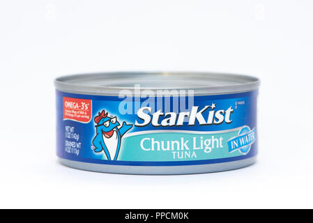 5 Unzedose StarKist chunk light Thunfisch in Wasser, eine gesunde Quelle von Omega-3 in einer ausgewogenen Ernährung. Stockfoto