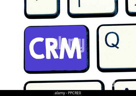 Handschrift text Crm. Begriff Sinne Strategie für die Verwaltung von Interaktionen die Zugehörigkeit zu einer Organisation. Stockfoto