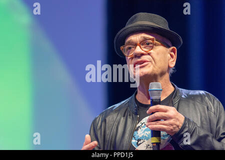 BONN, Deutschland - 19. MAI 2018: Robert Picardo (*1953, Schauspieler - Star Trek: Voyager, Stargate) spricht über seine Erfahrungen in Star Trek auf der Fedcon 27, ein f Stockfoto