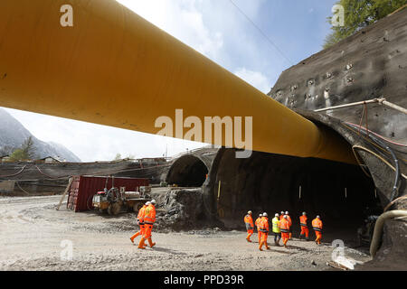 Die Bauarbeiten auf dem Oberau Tunnel. Ab 2022 Die Oberau Bypass wird in der Lage sein, den Verkehr von der Garmischer Autobahn unterzubringen. Hier die Zukunft Eingang in den Tunnelröhren. Stockfoto