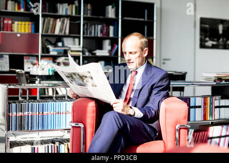 Wolfgang Krach, Chefredakteur von Sueddeutsche Zeitung, in seinem Büro in der Verlag in München. Stockfoto