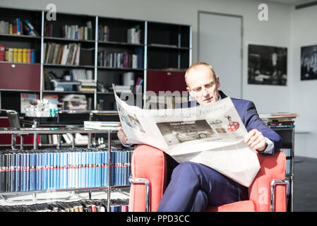 Wolfgang Krach, Chefredakteur von Sueddeutsche Zeitung, in seinem Büro in der Verlag in München. Stockfoto