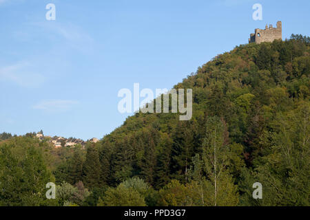 Das Dorf und die Burg von Najac, eines der beliebtesten Dörfer in Frankreich. Stockfoto
