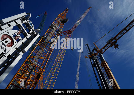 Bauarbeiten für die BAUMA 2016, Fachmesse für Bau-, Baustoff- und Bergbaumaschinen, Baufahrzeuge und Ausrüstung auf dem Messegelände in Riem. Stockfoto