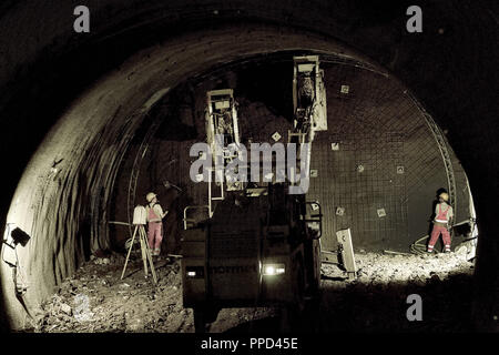 Besuch der Baustelle des neuen Stuttgarter U-Bahnstation: Dargestellt, arbeiten an der Simone-Tunnel. Stockfoto