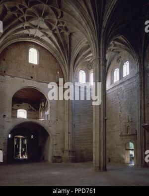 PUERTA DE ACCESO AL CLAUSTRO EN EL INTERIOR DE LA IGLESIA DEL CONVENTO DE SAN BENITO DE ALCANTARA - SIGLO XVI-TRANSICION GOTICO - RENACIMIENTO. Lage: CONVENTO DE SAN BENITO. Alcantara. CACERES. Spanien. Stockfoto