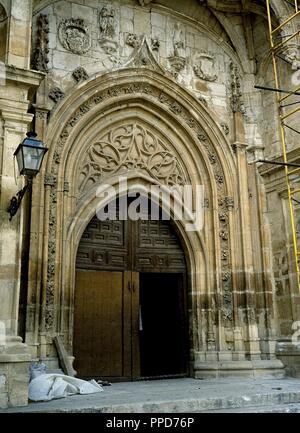 PORTADA MERIDIONALE DE LA IGLESIA DE SANTA MARIA MAGDALENA DE LA LLAMADA RESURRECCION O DE LA PASCUA - SIGLO XVI. Autor: CISNIEGA J/CALDERON J. Ort: IGLESIA DE SANTA MARIA MAGDALENA. Torrelaguna. MADRID. Spanien. Stockfoto