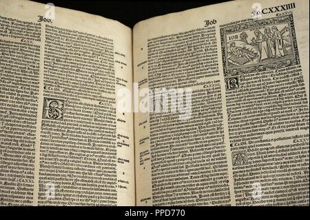Lateinische Bibel. Gedruckt in Nürnberg, 1512. Museum Schnu Tgen. Köln, Deutschland. Stockfoto