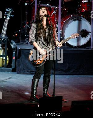 Alanis Morissette führt im Konzert an der Broward Center für Darstellende Künste in Fort Lauderdale, Florida, am 20. Oktober 2008. Stockfoto