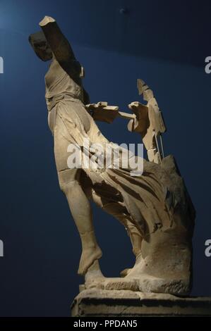 Griechische Kunst Statue des Sieges (Nike). 5. Jahrhundert v. Chr. parischem Marmor. Durch Paeonius von Mende. Das archäologische Museum von Olympia. Griechenland. Stockfoto