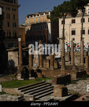 Italien. Rom. Heiligen Bereich des Largo di Torre Argentina. Tempel ein Jutuna gewidmet. Durch Gaius Lutatius Catulus gebaut. 3. Jahrhundert v. Chr.. Tannen, bleibt der Tempel B. 2. vorchristlichen Jahrhundert. Stockfoto