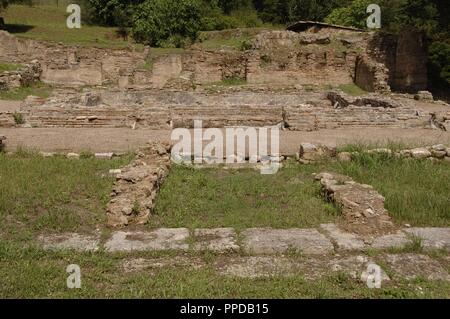 Griechenland. Olympia. Kronon Bäder. Sie wurden während der hellenistischen Zeit (2. Jahrhundert v. Chr.) gebaut und wurden während der Römischen Zeit verwendet. Blick auf die Ruinen. Peloponnes. Stockfoto