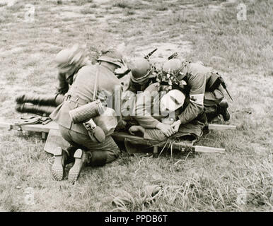 WELTKRIEG (1939-1945). Evakuierung von deutschen Gesundheitswesen verwundet. Stockfoto