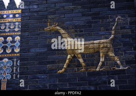 Ishtar Tor. Die acht Tor der inneren Mauer von Babylon. In 575 v. Chr. von um Nebukadnezar II. erbaut. Im Jahre 1930 rekonstruiert. Detail. Pergamon Museum. Berlin. Deutschland. Stockfoto