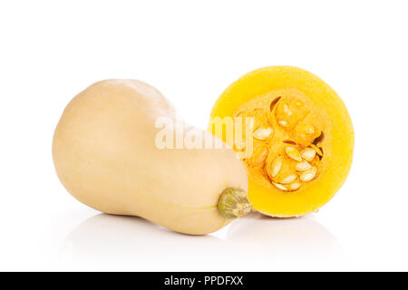 Gruppe von einer ganzen Schicht von glatten Birnenförmig orange Kürbis waltham Vielfalt auf weißem Hintergrund Stockfoto