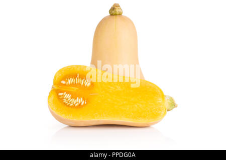 Gruppe von einer ganzen Hälfte frische glatte Birnenförmig orange Kürbis waltham Vielfalt auf weißem Hintergrund Stockfoto