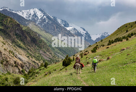 Die unglaubliche Höhen von Alay Trek im Südwesten Kirgisistan, die in 4 3000+ Meter überschreitet. Stockfoto