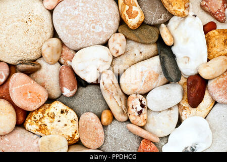 Hintergrund der Kieselsteine am Strand Stockfoto