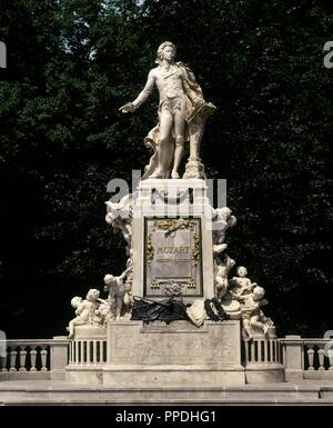 Wolfgang Amadeus Mozart (1756-1791). Österreichischen Komponisten. Denkmal von Viktor Tilgner (1844-1896). Burggarten. Wien, Österreich. Stockfoto