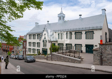 Loyola Haus/nationalen Schulgebäude - eine imposante frühen Neugotischen Stil öffentliches Gebäude innerhalb der Stadtmauern der Altstadt von Québec City, Quebec entfernt. Stockfoto