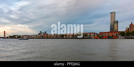 Rotterdam, Niederlande. Skyline und Willem Brücke am Nachmittag Stockfoto
