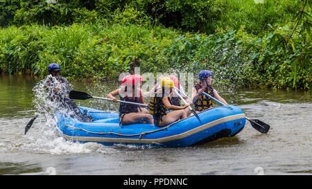 Kitulgala Sri Lanka 30 2017 - Rafting am Fluss Kelani Kanga mit White Water Rafting Abenteuer in Sri Lanka Juli Stockfoto