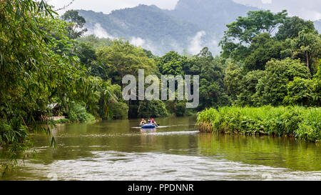 Kitulgala Sri Lanka 30 2017 - Rafting am Fluss Kelani Kanga mit White Water Rafting Abenteuer in Sri Lanka Juli Stockfoto