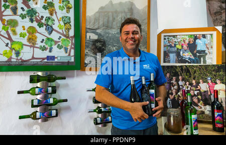 Victor Lugo Inhaber, Finca La Laja Keller, Los Berrazales, Agaete Tal, Insel Gran Canaria, Kanarische Inseln, Spanien, Europa Stockfoto