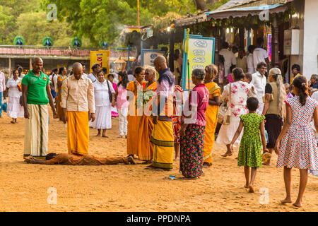 Kandy Sri Lanka 02 August 2017 - Ritual rollt Devalaya Ruhunu Maha Kataragama Tempelanlage in Sri Lanka. Stockfoto