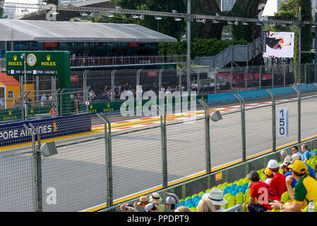 Die Grube Garagen von der Grube Tribüne an der Formel-1-Rennen in der Marina Bay in Singapur Republik Singapur Asien Stockfoto