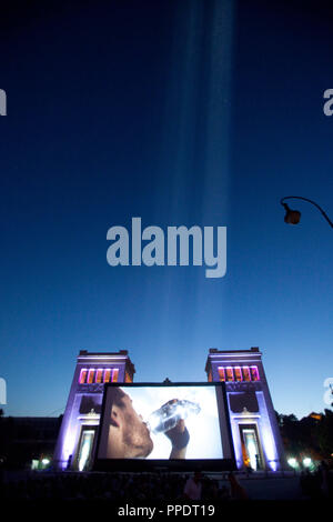 Kino Open Air am Königsplatz in München. Stockfoto