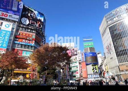 Tokio, Japan - Dezember 3, 2016: Shibuya Crossing in Tokio Tokio ist die Hauptstadt von Japan. 37,8 Millionen Menschen leben in der Metro Area. Stockfoto